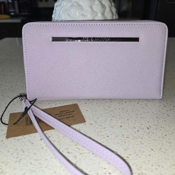 Steve Madden Handbags - *BRAND NEW* STEVE MADDEN BZIPPY GENTLE LAVENDER WRISTLET